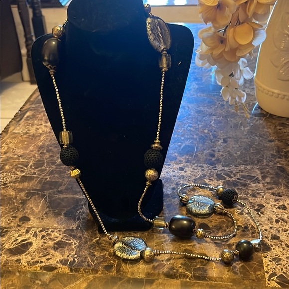 Elegant Black and Gold Boho Necklace - Picture 3 of 4